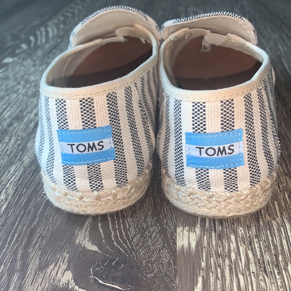 Toms - Picture 3 of 10